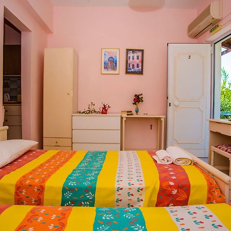 Aloni Studios & Apartments ลาสซี ภายนอก รูปภาพ