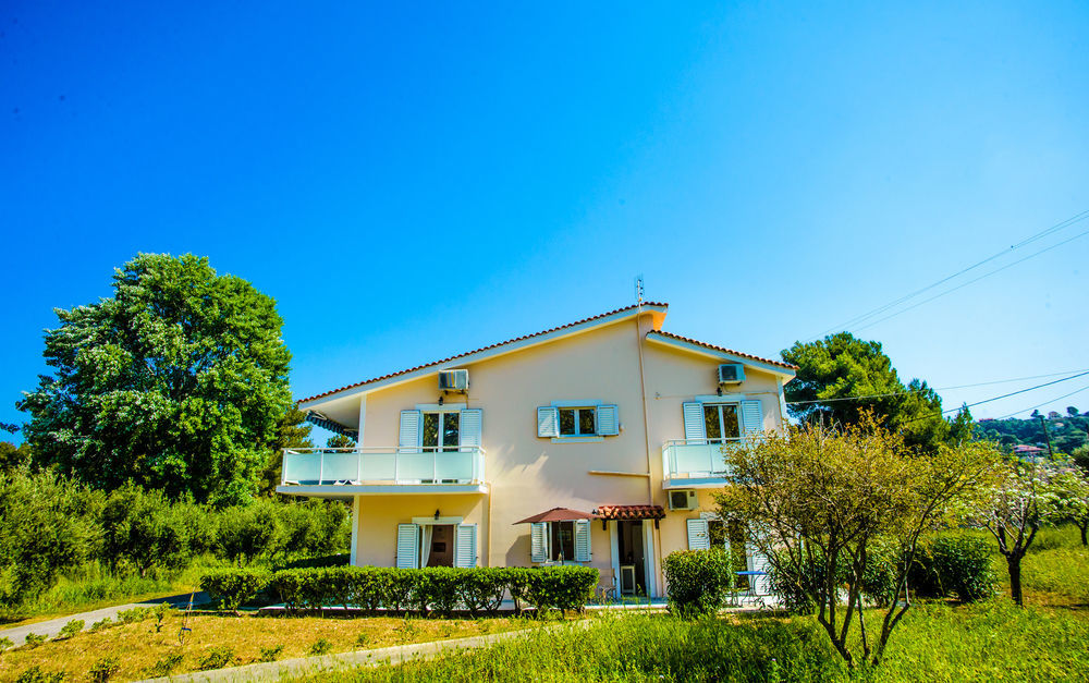 Aloni Studios & Apartments ลาสซี ภายนอก รูปภาพ