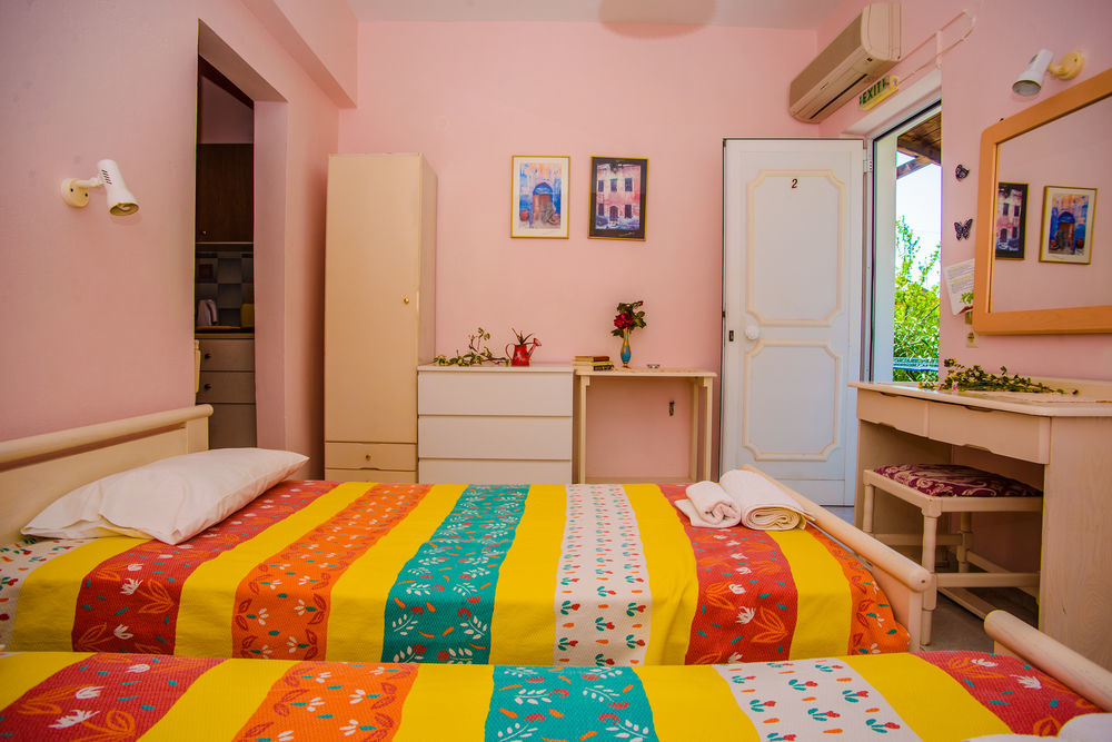 Aloni Studios & Apartments ลาสซี ภายนอก รูปภาพ