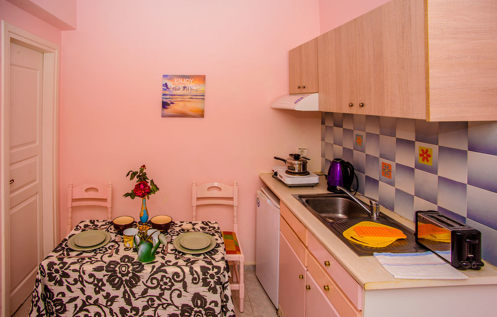 Aloni Studios & Apartments ลาสซี ภายนอก รูปภาพ