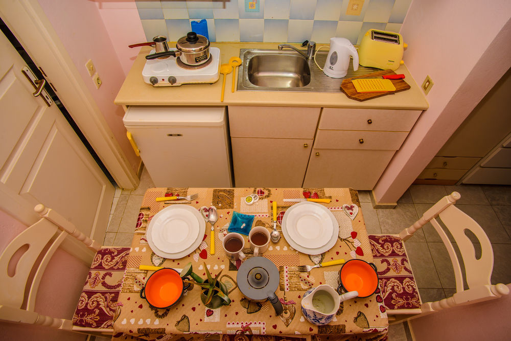 Aloni Studios & Apartments ลาสซี ภายนอก รูปภาพ